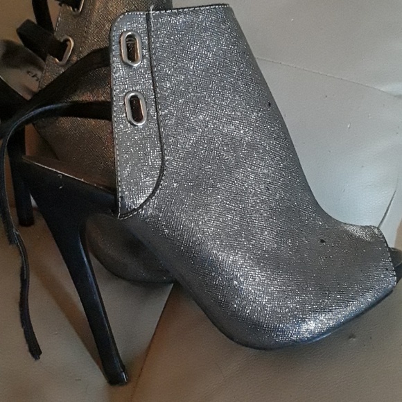 Shoes - Picture 2 of 4